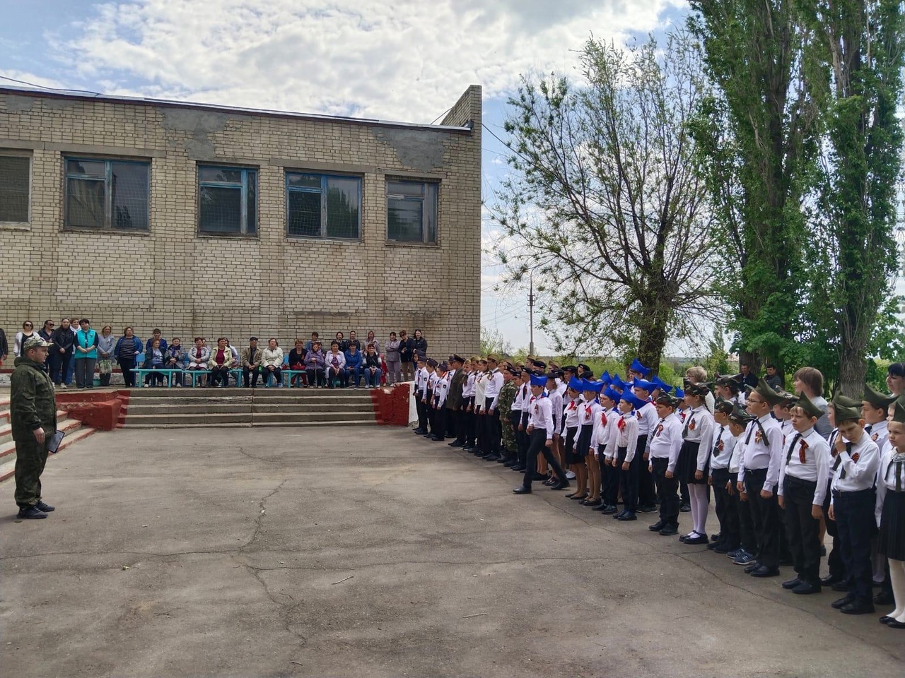 7 мая в нашей школе прошел смотр строя и песни, посвященный 79 - ой годовщине Великой Победы..